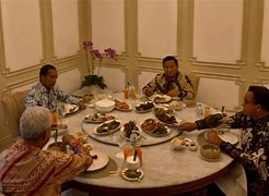 Jokowi Makan Siang Prabowo